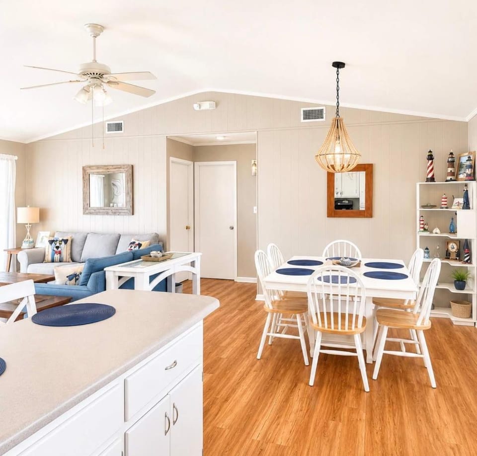 The Honey Hole St George Island Pet Friendly-Heated Private pool West Gulf beaches House in Saint George Island