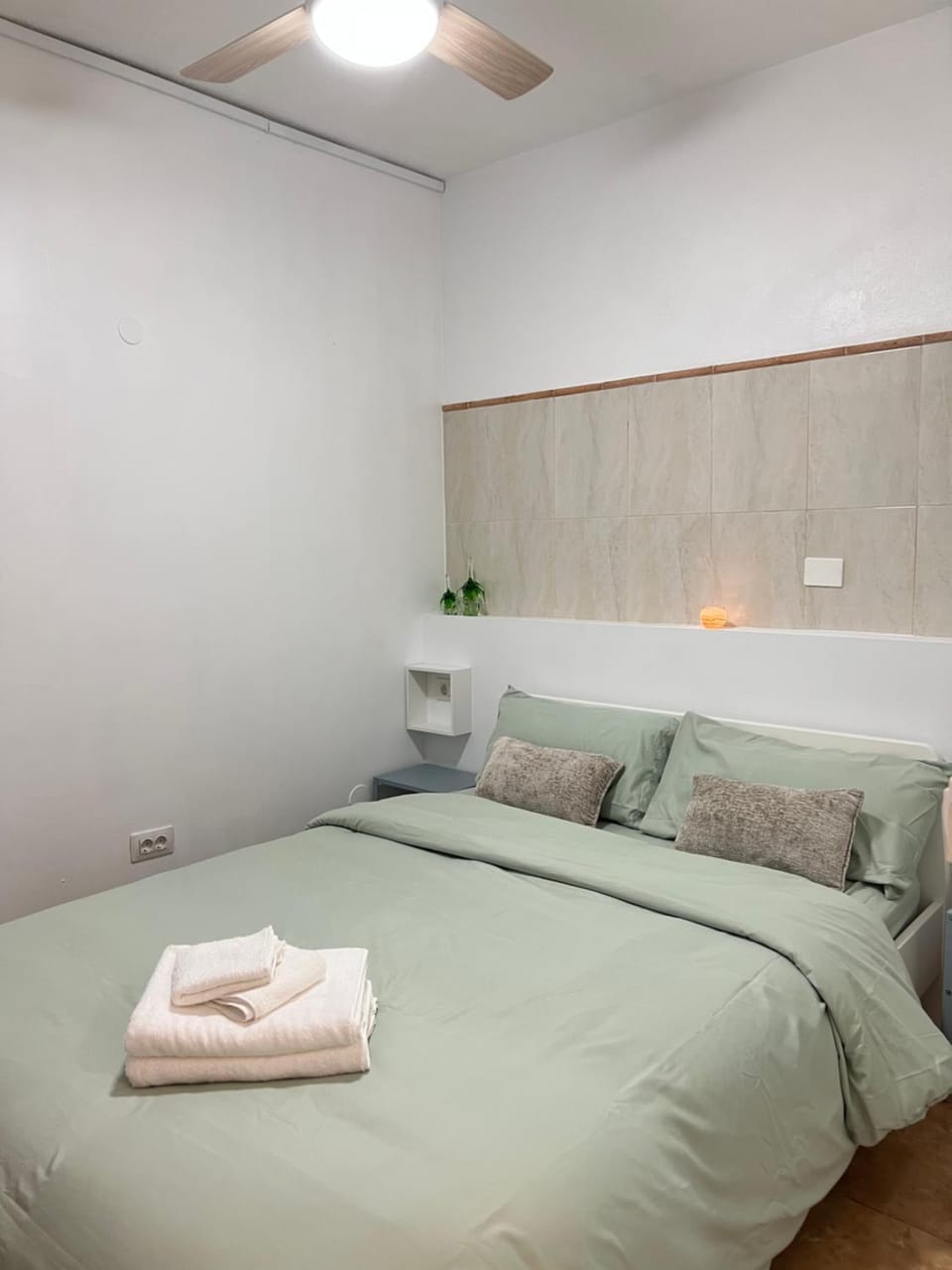 Staff, Bed, Photo of the whole room, Bedroom, towels