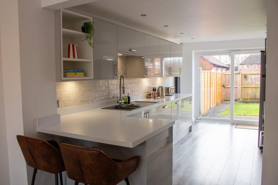 Kitchen or kitchenette, Seating area, kitchen