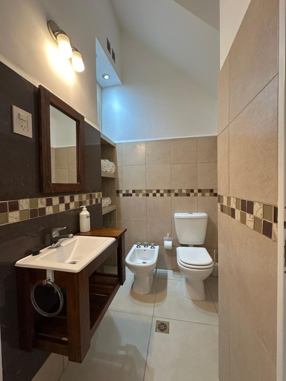 Toilet, Bathroom, bidet, towels