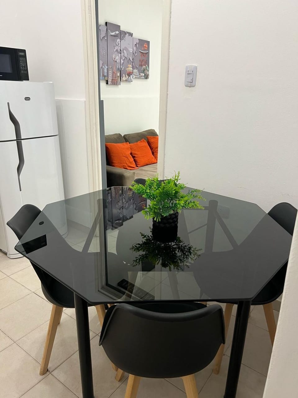 Kitchen or kitchenette, Seating area, Dining area