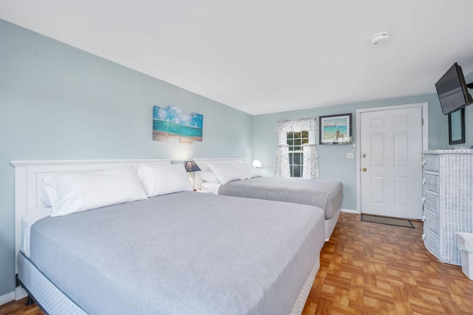 Seascape - Drift Into Coastal Calm House in South Yarmouth