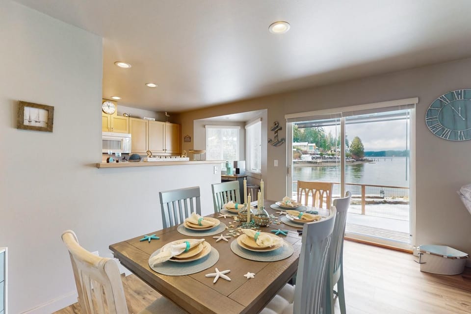 Seaside Sanctuary Beach House House in Hood Canal