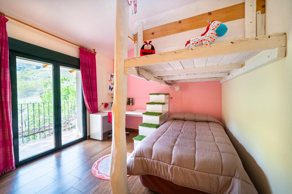 Bed, Photo of the whole room, Bedroom, bunk bed