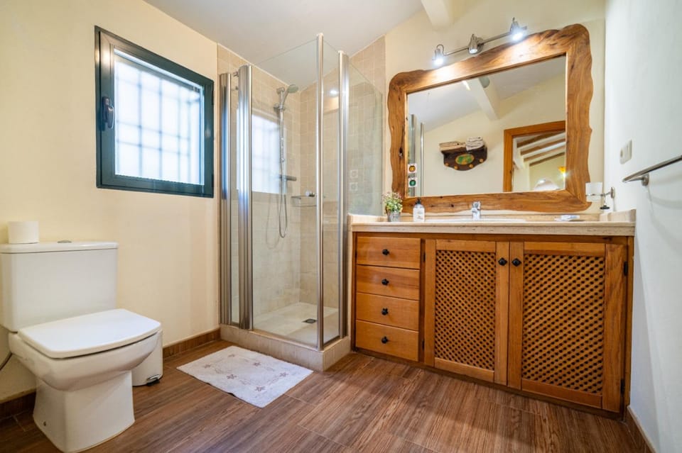 Shower, Toilet, Bathroom