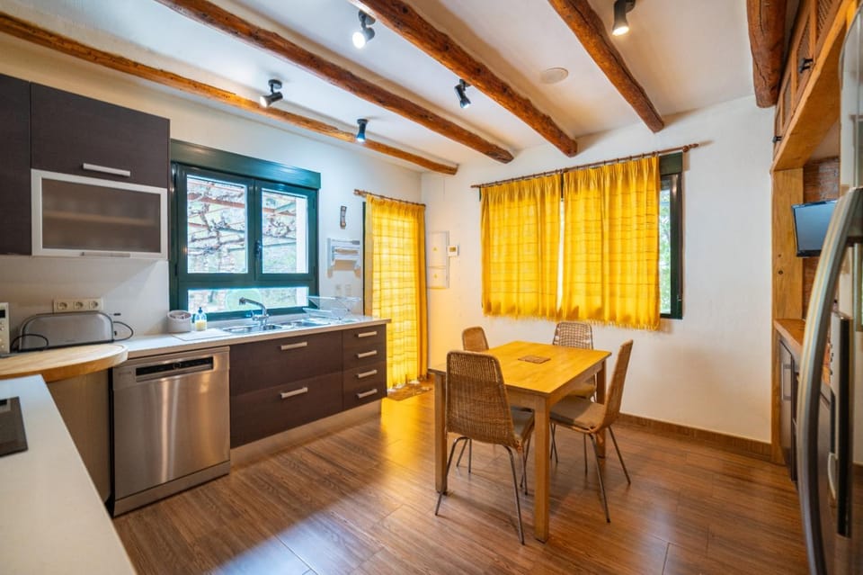 Kitchen or kitchenette, dishwasher, oven, stove