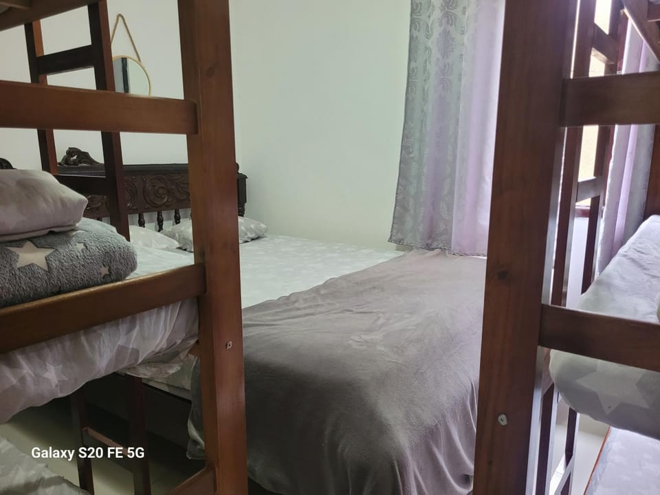 Casa Terrea com piscina e churrasqueira pertinho da praia para ate 34 hospedes House in Itanhaém