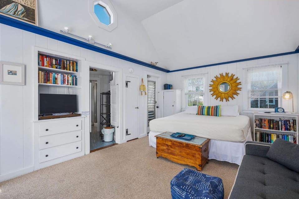 The Book Nook - Drift Into Coastal Calm House in South Yarmouth