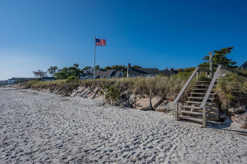 Seaside Escape at The Beach Cottage House in South Yarmouth