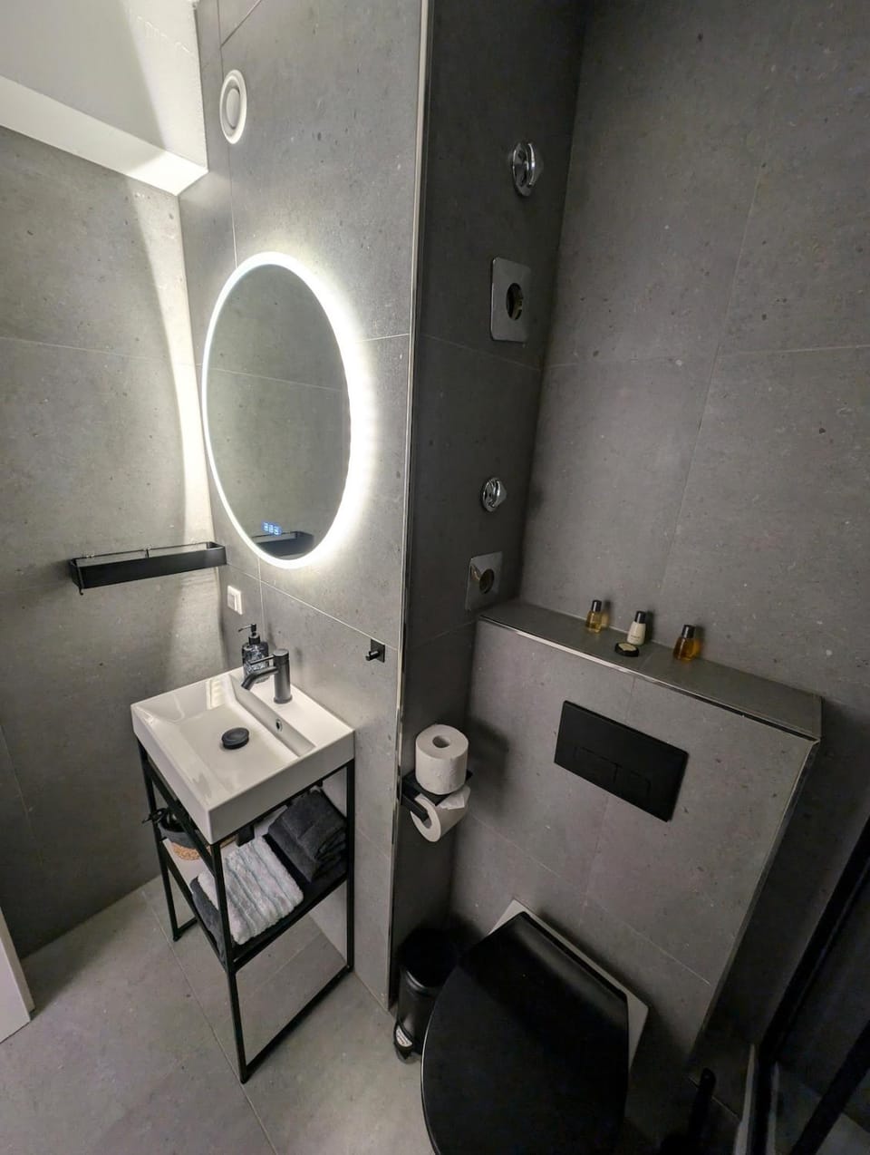 Waldstadt Charme Hideaway Küche-Balkon-Netflix Apartment in Karlsruhe
