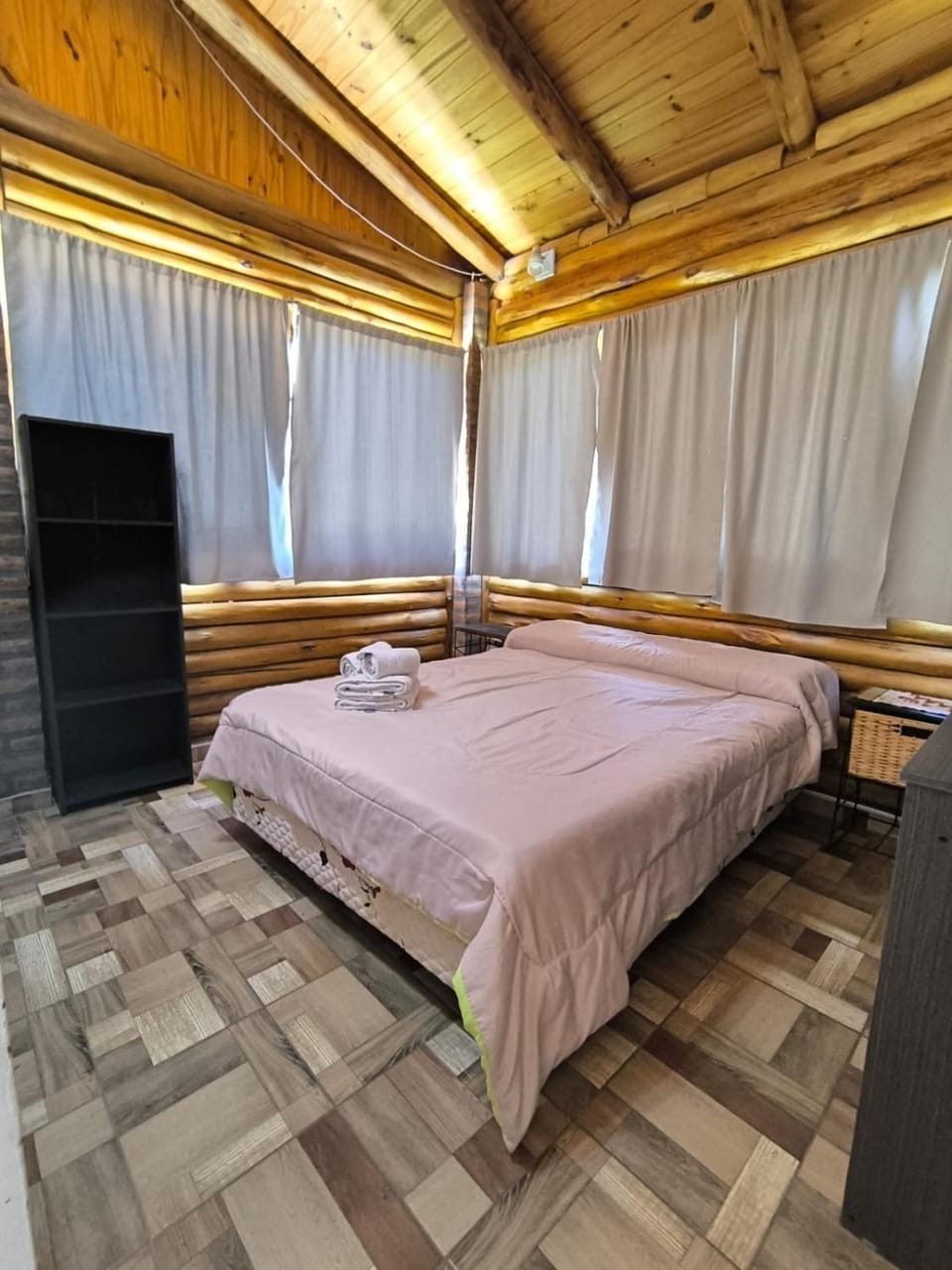 Bed, TV and multimedia, Bedroom