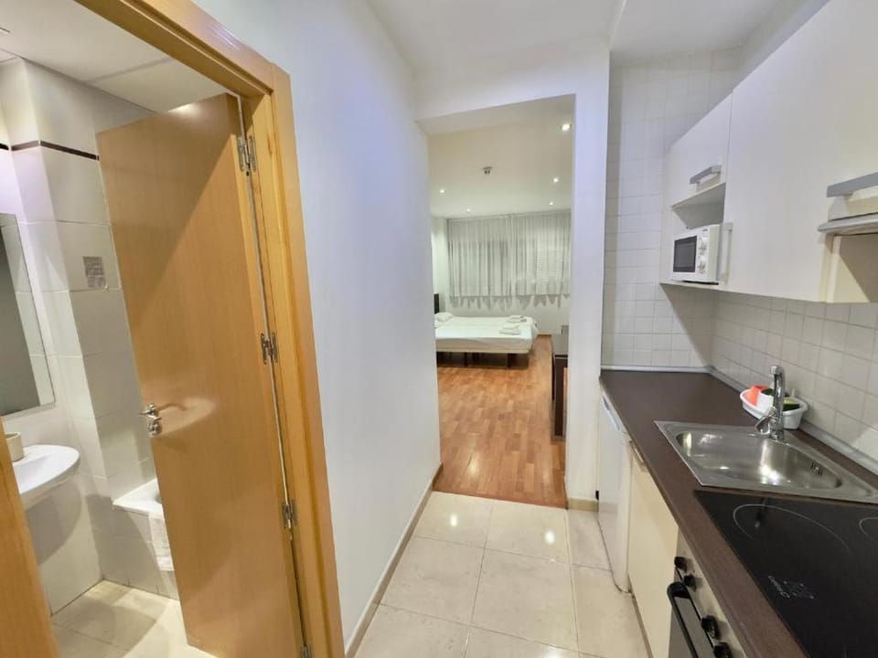 Bed, Bathroom, Kitchen or kitchenette, Photo of the whole room, stove