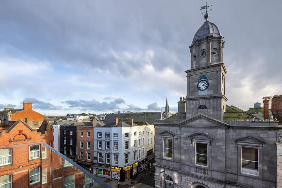 3rd Floor Stylish 2-Bed Apartment Apartment in Drogheda