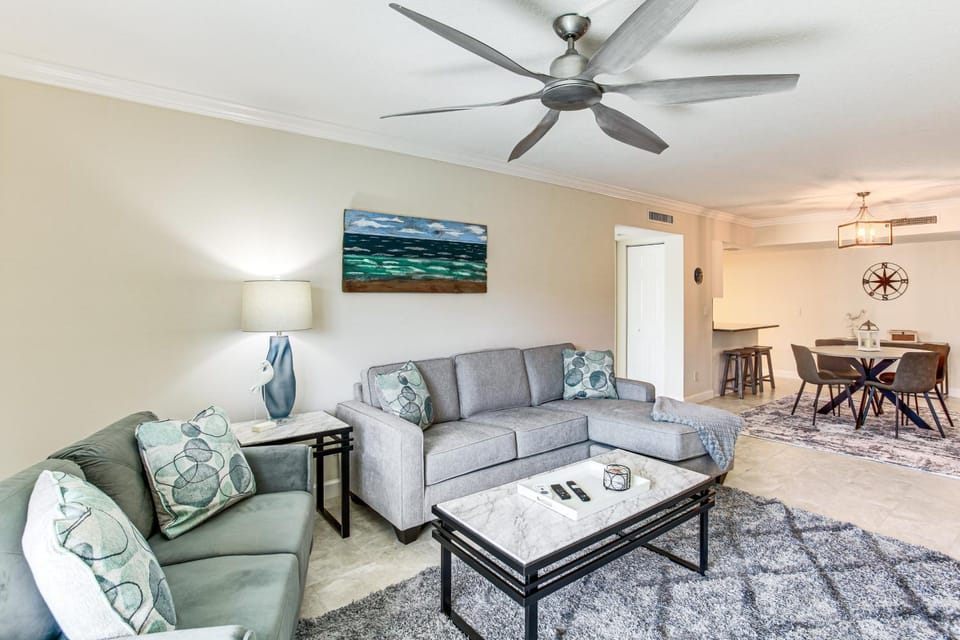 8 Mi to Beach: Modern Condo in Fort Myers! House in Fort Myers