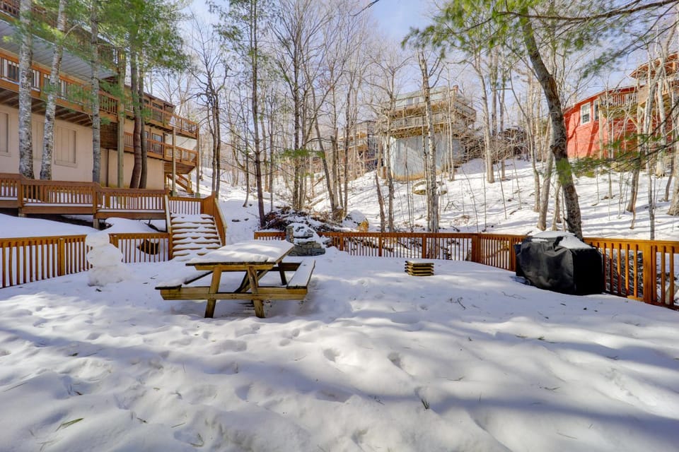 < 1 Mi to Beech Mtn! All-Season Outdoor Retreat House in Beech Mountain