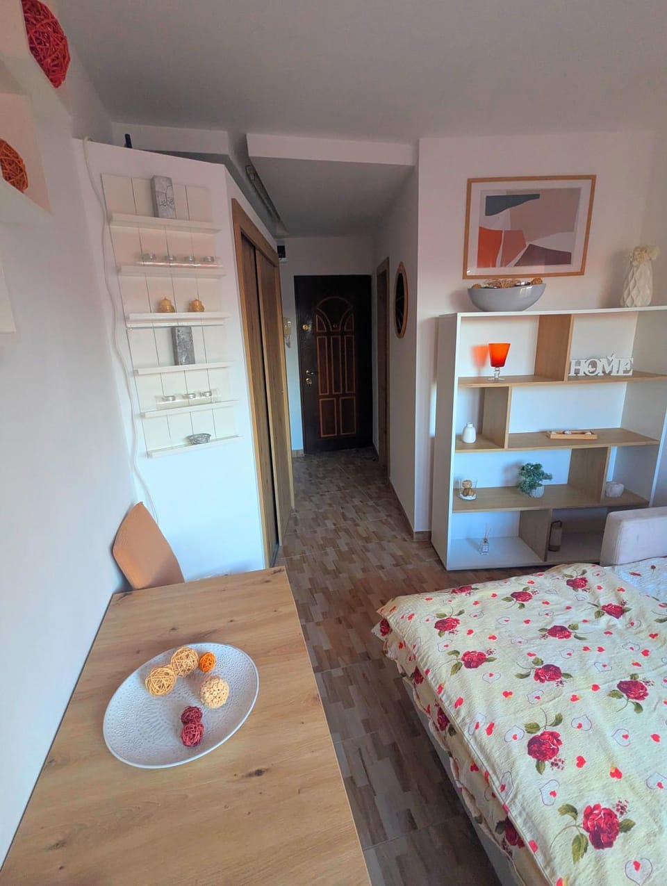 Bed, Living room, Seating area, Dining area, wardrobe