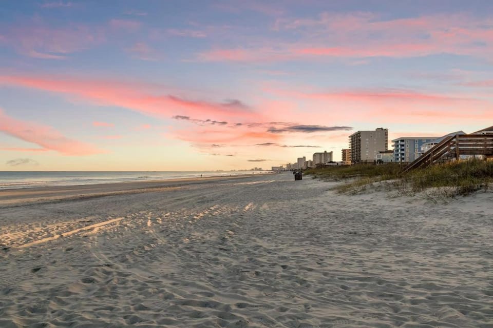 Beach Nest 1 Stylish Condo 2Min Walk to Beach Apartment in North Myrtle Beach