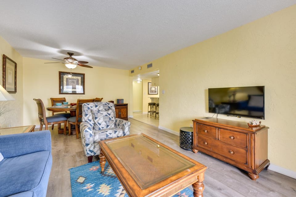 Steps to Shore: PCB Condo w/ Pool Access + Balcony House in Lower Grand Lagoon