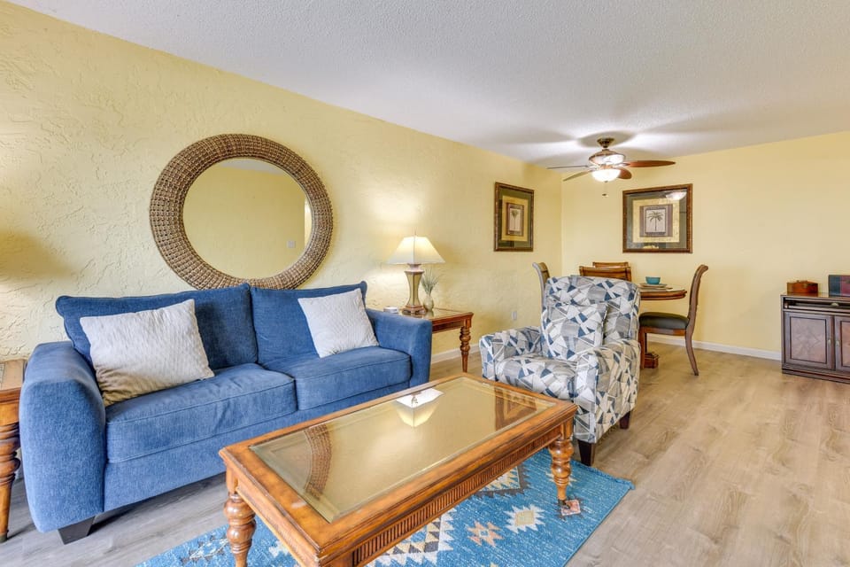 Steps to Shore: PCB Condo w/ Pool Access + Balcony House in Lower Grand Lagoon
