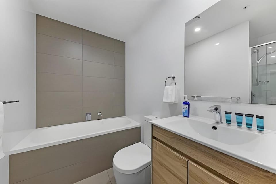 Sky-City-2 mins to Train & Shopping& Everything Apartment in Parramatta