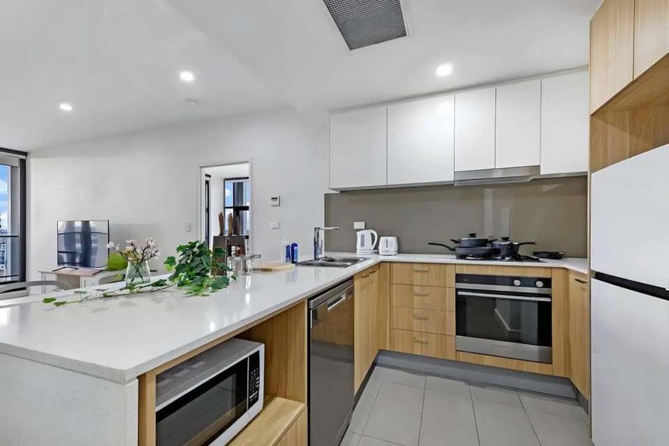 Sky-City-2 mins to Train & Shopping& Everything Apartment in Parramatta
