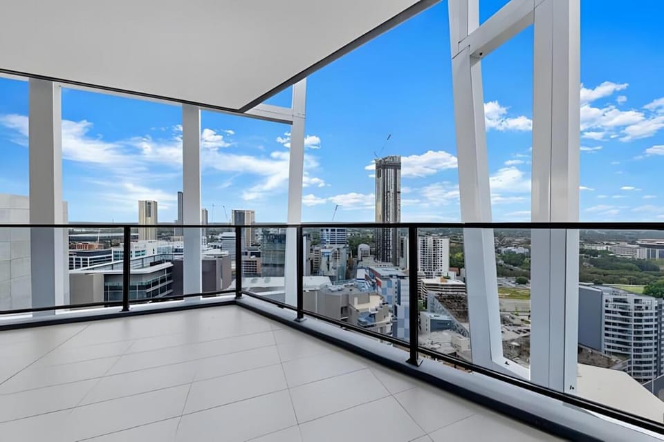 Sky-City-2 mins to Train & Shopping& Everything Apartment in Parramatta