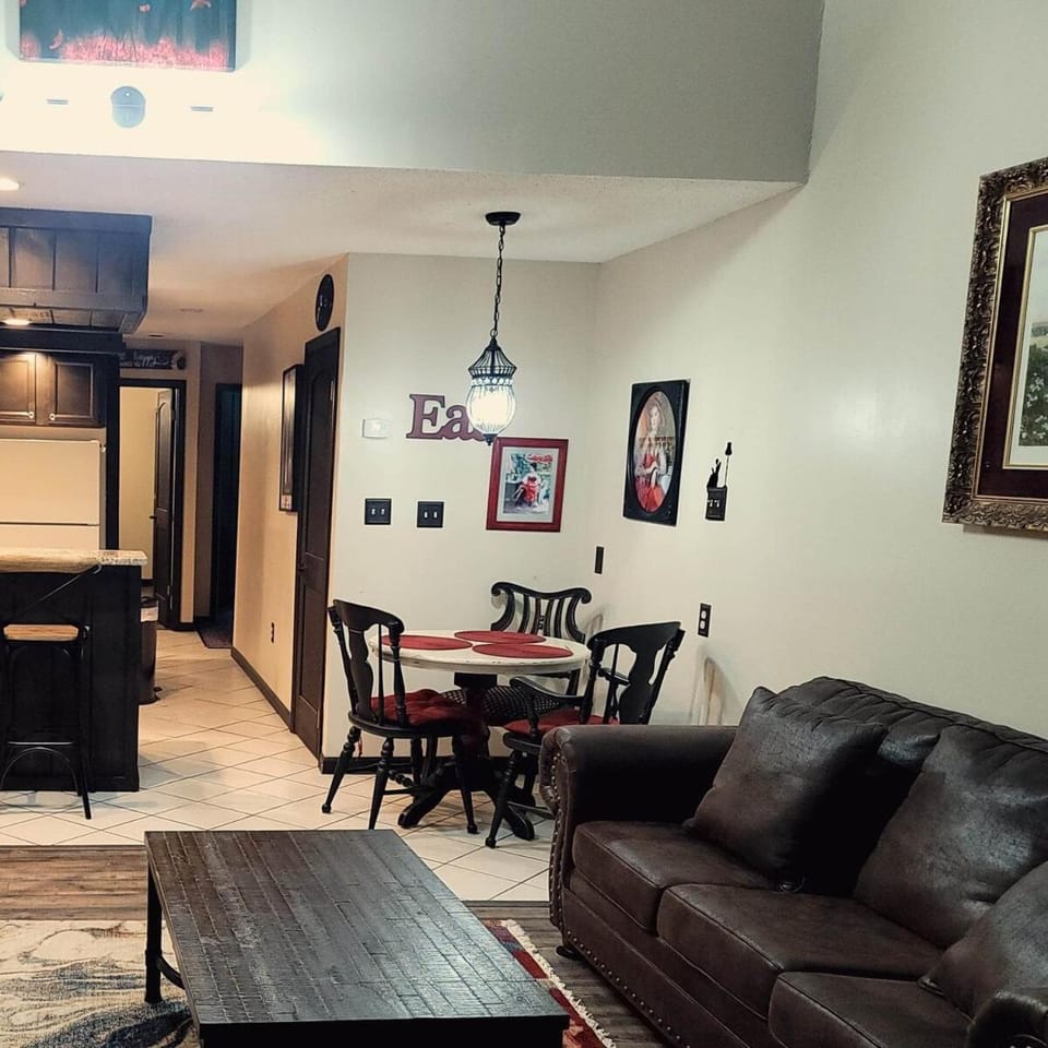 Seating area, Dining area