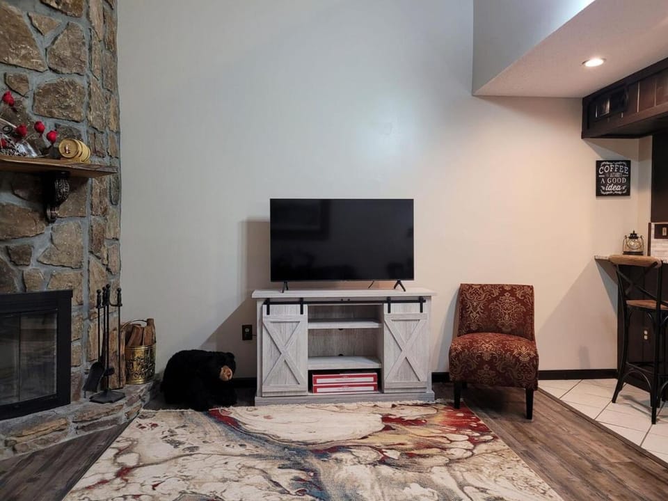 Communal lounge/ TV room, Living room, Seating area