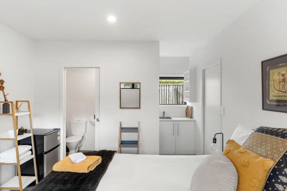 Bed, Bathroom, TV and multimedia, Kitchen or kitchenette, Bedroom