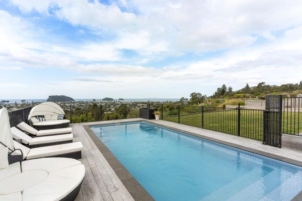 Swimming pool, sunbed