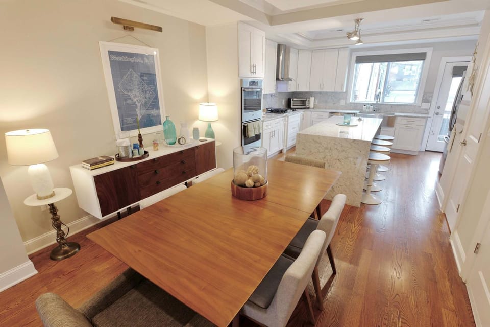 Stroll to The Hip Strip From Shaw Basement Suite Apartment in District of Columbia