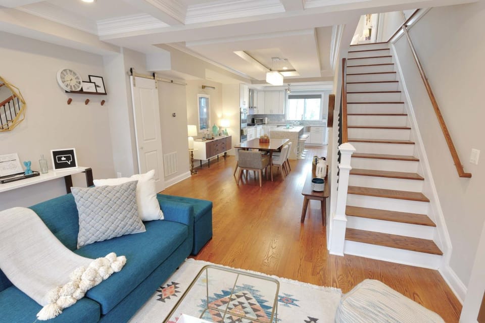 Stroll to The Hip Strip From Shaw Basement Suite Apartment in District of Columbia