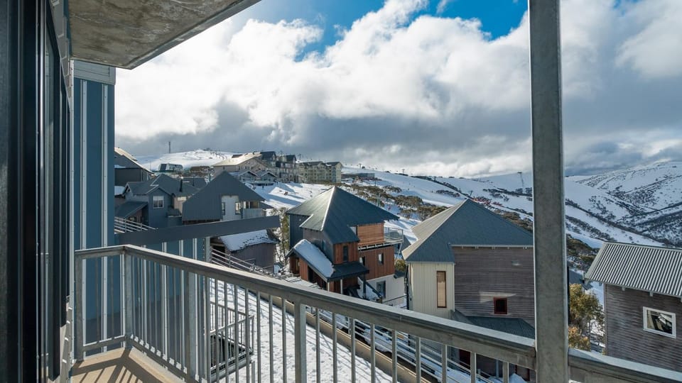 Balcony/Terrace, Mountain view