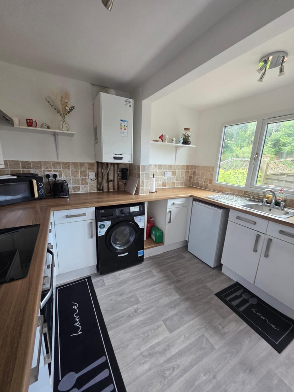 Spacious 2 Bedroom Apt Apartment in Folkestone