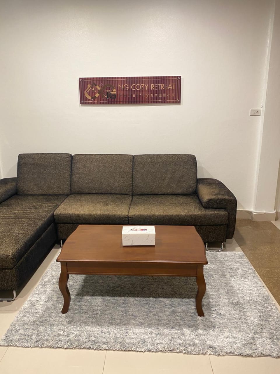 TV and multimedia, Living room, Seating area, air conditioner