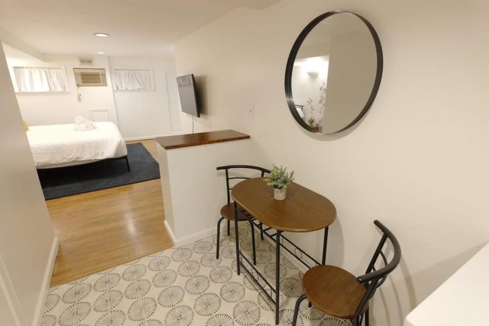 Tropical Paradise by the Park Apartment in Arlington