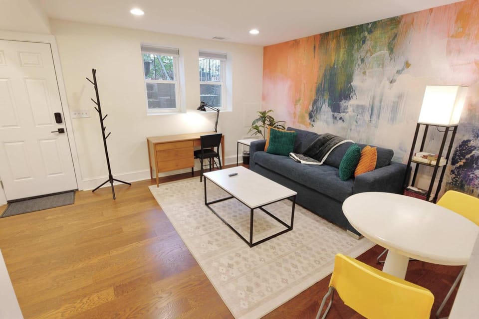 Union Hub - Steps 2 Station Mall with PARKING Apartment in District of Columbia