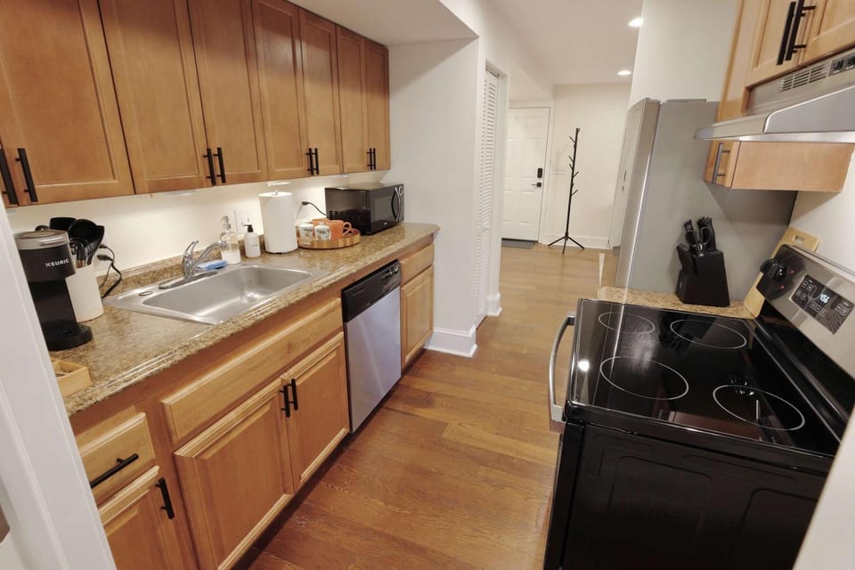 Union Hub - Steps 2 Station Mall with PARKING Apartment in District of Columbia