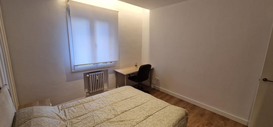 Bed, Photo of the whole room, Bedroom, internet