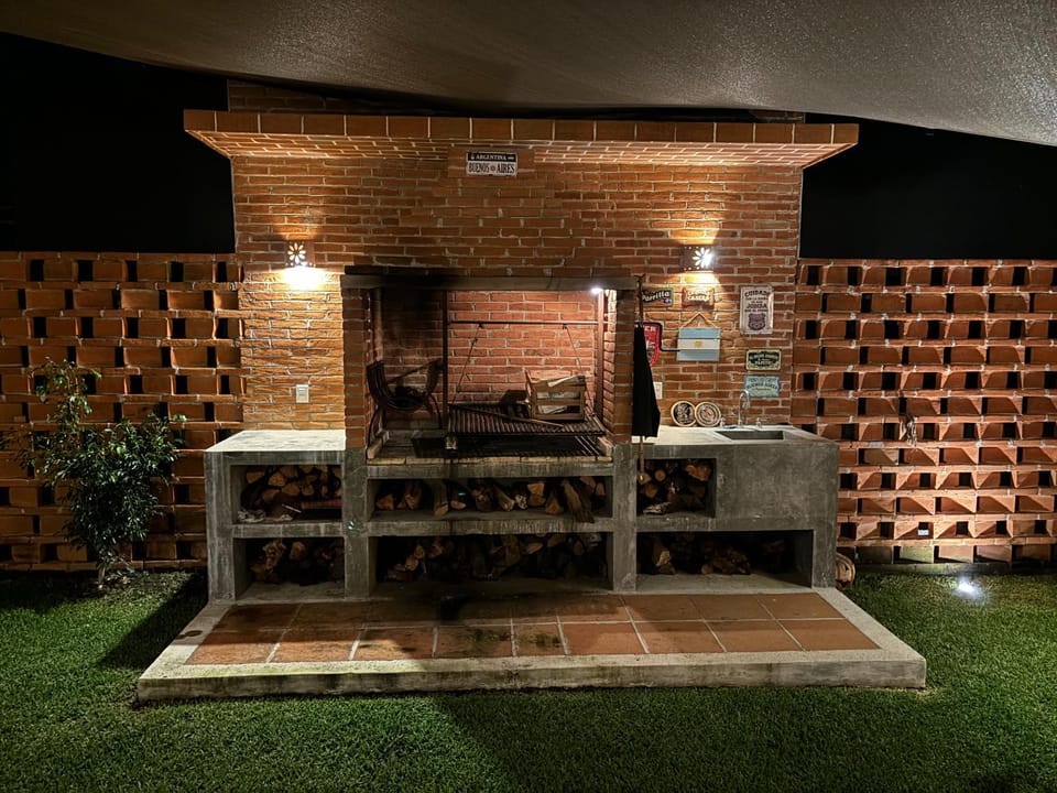 Casa nueva en Lomas de Cocoyoc, alberca climatizada, PET friendly House in State of Morelos