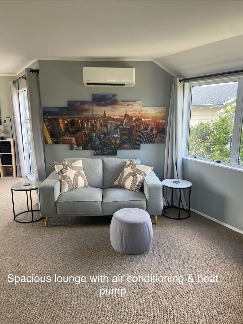 Living room, Seating area, air conditioner