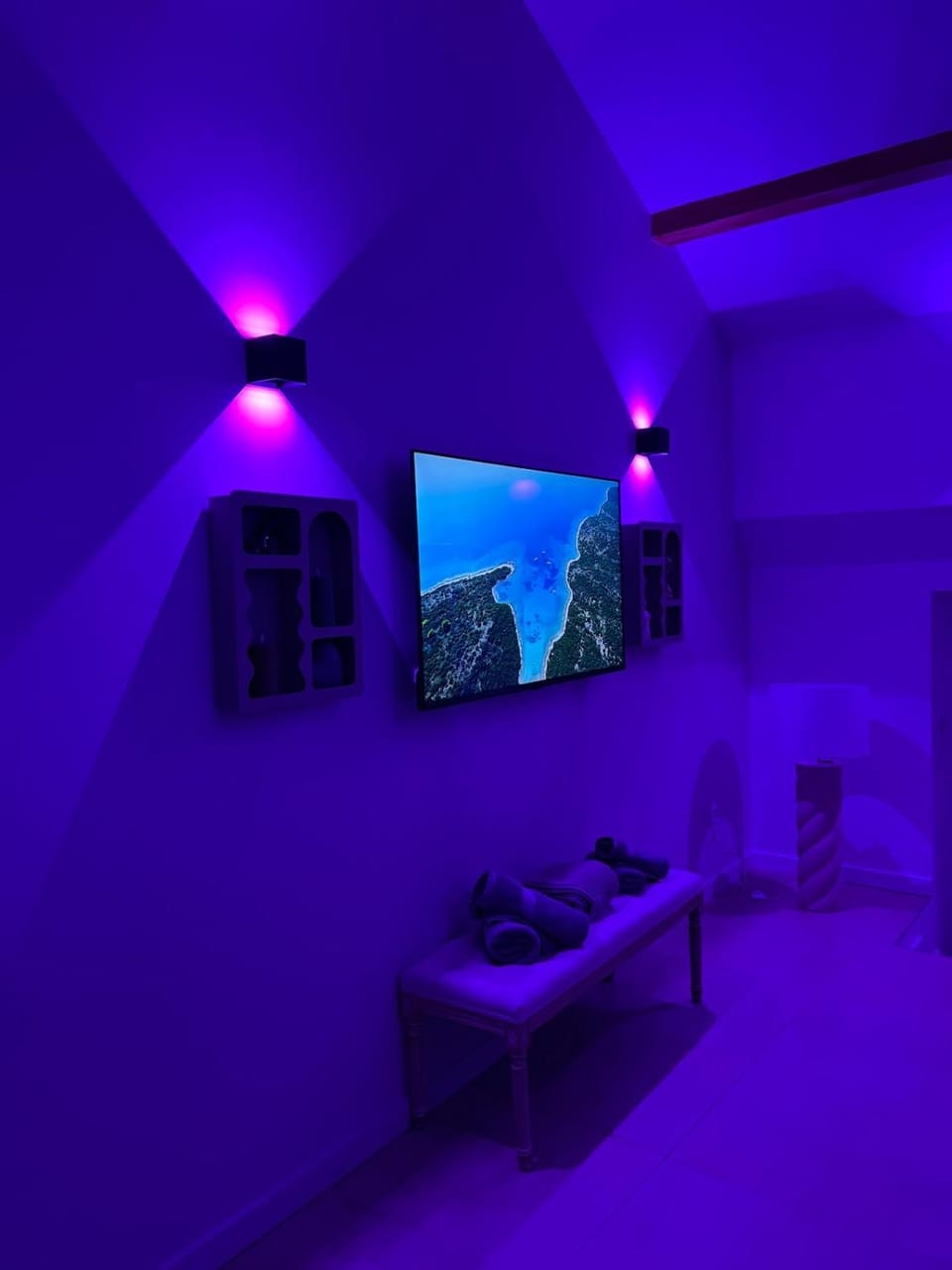 Secret & Jacuzzi Apartment in Auvergne-Rhône-Alpes