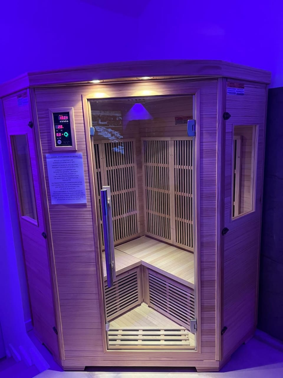 Secret & Jacuzzi Apartment in Auvergne-Rhône-Alpes