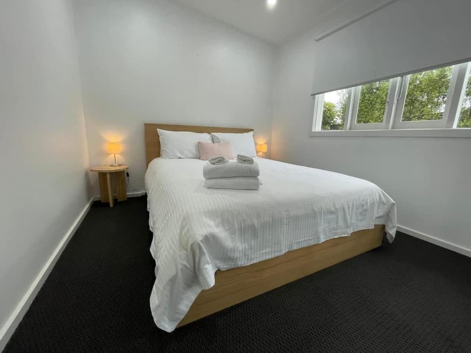 Perfect Family Home pet-friendly in Rosebud plus BBQ House in Rosebud