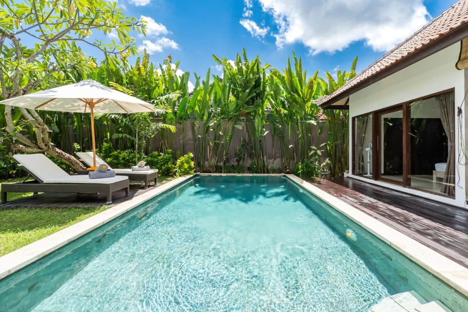 Property building, Garden, Garden, Garden view, Pool view, Swimming pool, sunbed