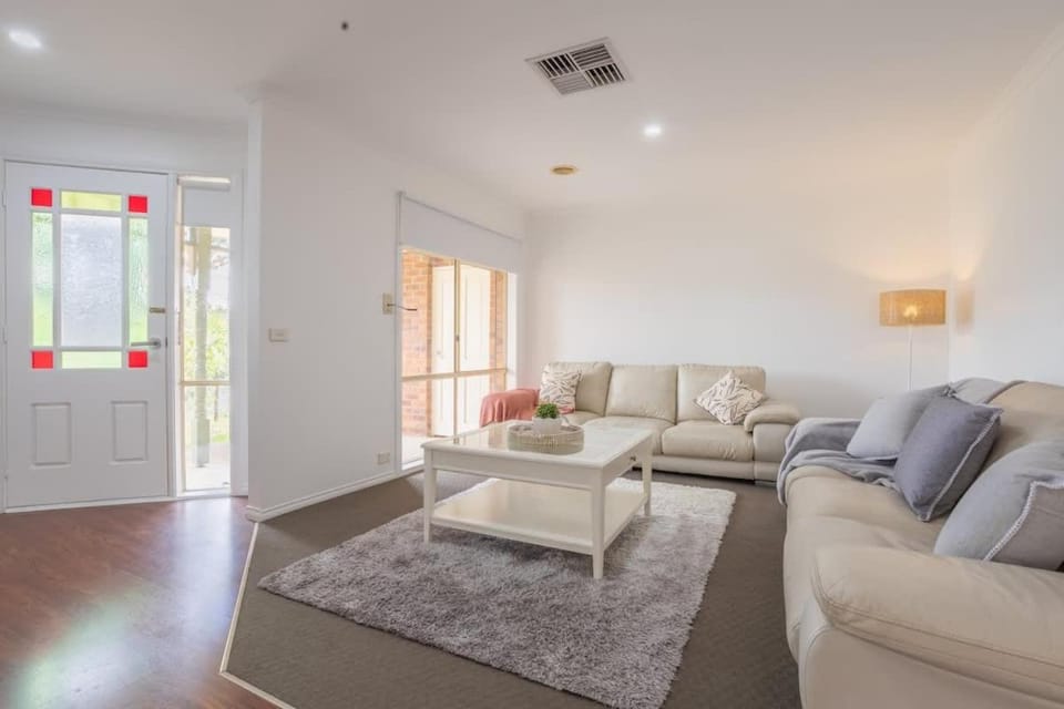 Well-Appointed Family Home in Popular Location House in Truganina