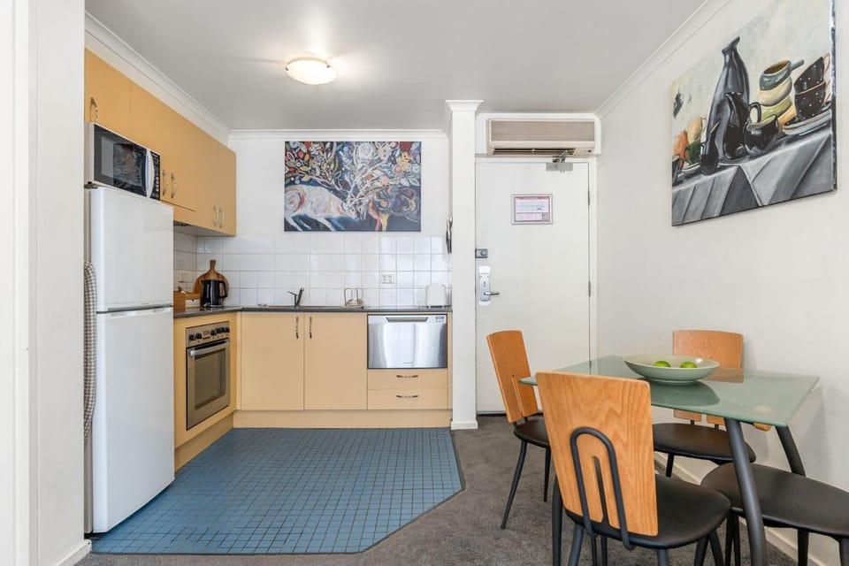 Sydney City Escape! - Pool, Gym & Parking Apartment in Sydney