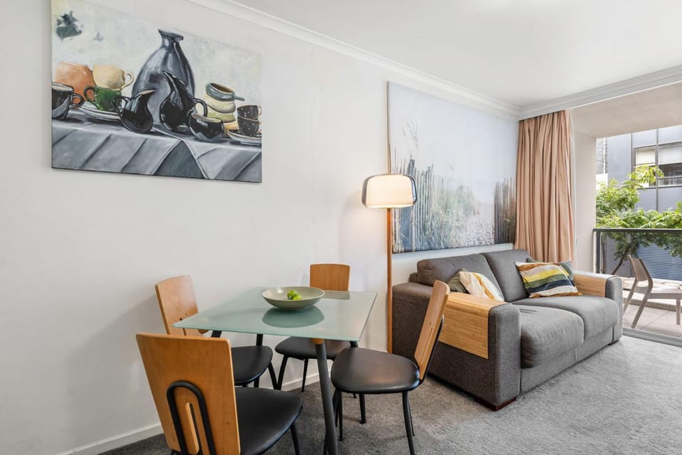 Sydney City Escape! - Pool, Gym & Parking Apartment in Sydney