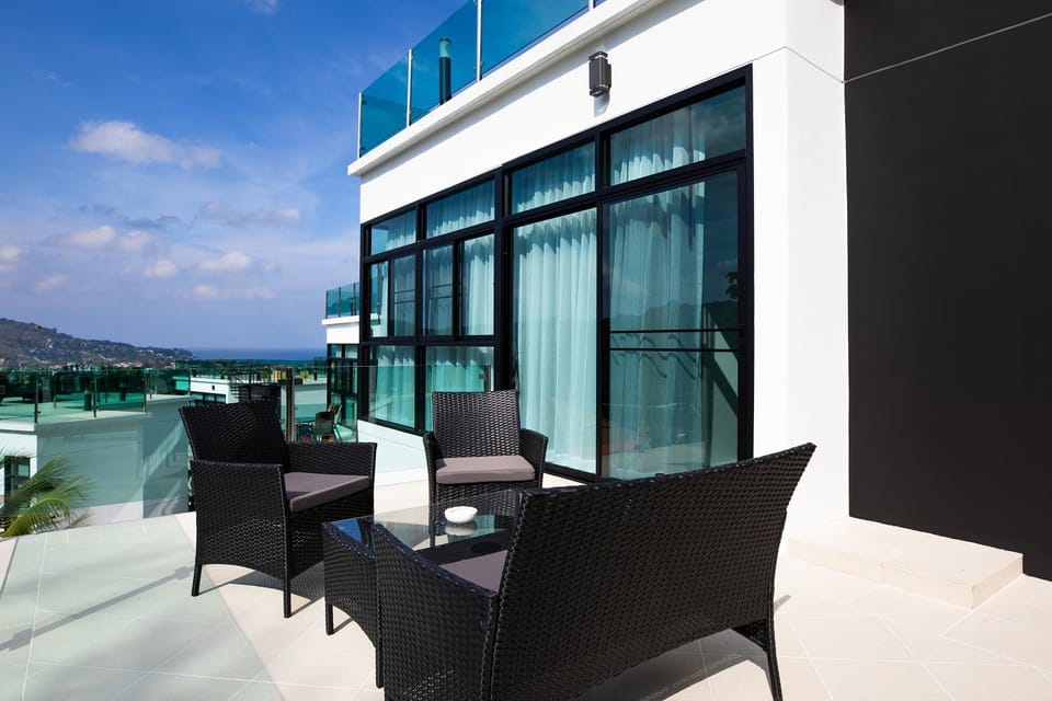 Patio, View (from property/room), Balcony/Terrace, Seating area, Mountain view
