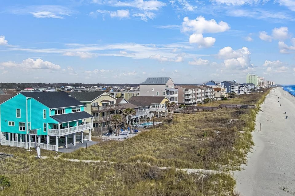 Property building, Day, Neighbourhood, Natural landscape, Bird's eye view, City view, Sea view, Street view